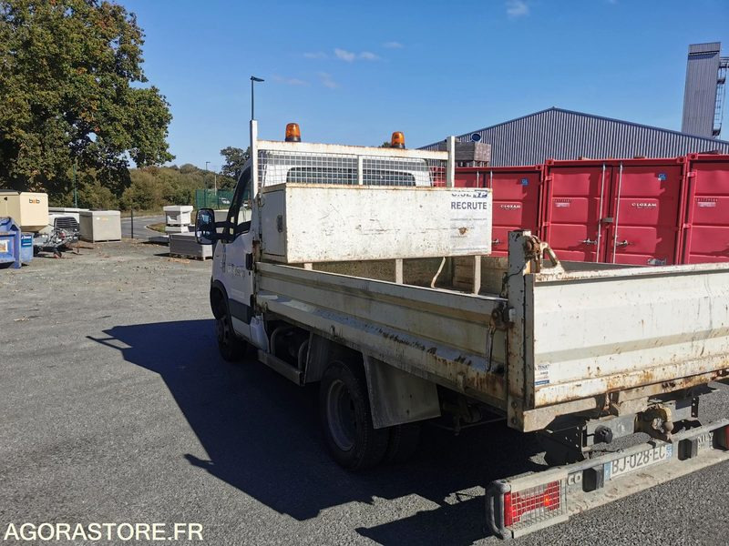 FOURGON BENNE - IVECO - DAILY 35C13 - 2011 / 264350 KM - BJ028EC - Komercauto pašizgāzējs: foto 4 FOURGON BENNE - IVECO - DAILY 35C13 - 2011 / 264350 KM - BJ028EC - Komercauto pašizgāzējs: foto 4