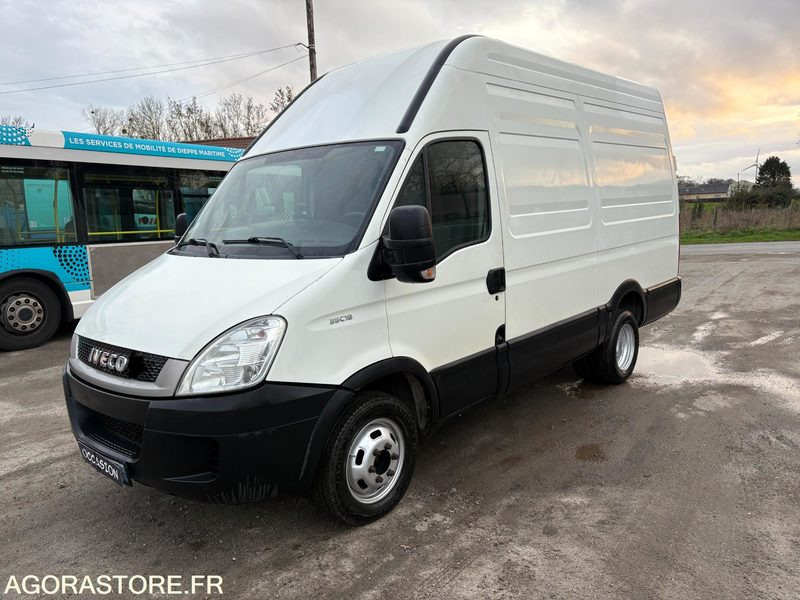 FOURGON IVECO DAILY 180 CV - 2011 - 195 600 KMS - Kravas mikroautobuss: foto 2 FOURGON IVECO DAILY 180 CV - 2011 - 195 600 KMS - Kravas mikroautobuss: foto 2