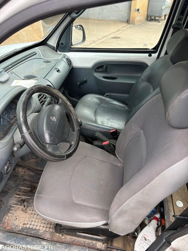FOURGONNETTE RENAULT KANGOO - Mazs furgons: foto 3 FOURGONNETTE RENAULT KANGOO - Mazs furgons: foto 3