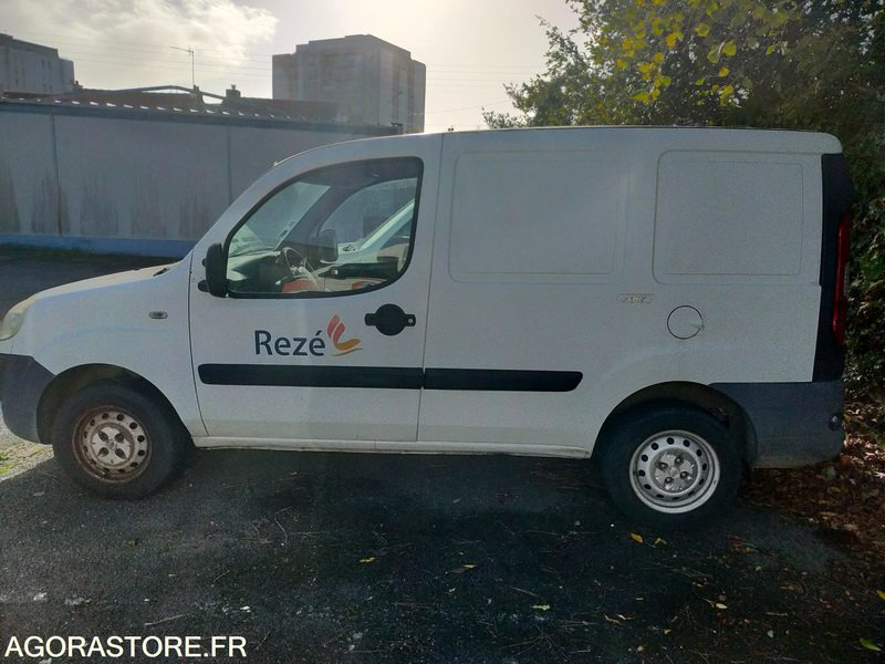 Fiat Doblo Essence et GNV - Mazs furgons: foto 4 Fiat Doblo Essence et GNV - Mazs furgons: foto 4