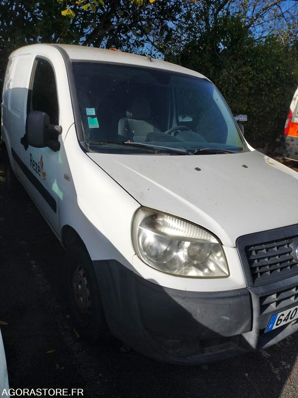 Fiat Doblo Essence et GNV - Mazs furgons: foto 3 Fiat Doblo Essence et GNV - Mazs furgons: foto 3