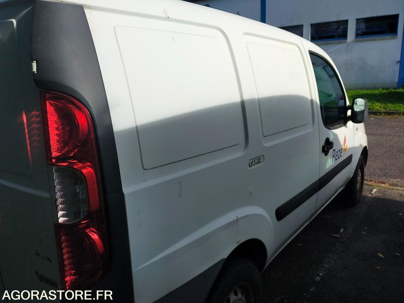 Fiat Doblo Essence et GNV - Mazs furgons: foto 5 Fiat Doblo Essence et GNV - Mazs furgons: foto 5