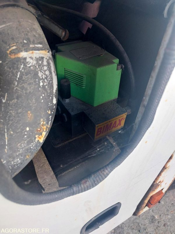 Asenizācijas mašīna HYDROCUREUR RIVARD / RENAULT DC240 - 358888 KMS - ROULANT - EN L'ETAT: foto 8 Asenizācijas mašīna HYDROCUREUR RIVARD / RENAULT DC240 - 358888 KMS - ROULANT - EN L'ETAT: foto 8