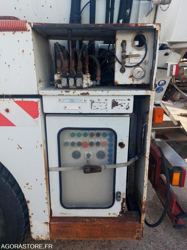 Asenizācijas mašīna HYDROCUREUR RIVARD / RENAULT DC240 - 358888 KMS - ROULANT - EN L'ETAT: foto 9 Asenizācijas mašīna HYDROCUREUR RIVARD / RENAULT DC240 - 358888 KMS - ROULANT - EN L'ETAT: foto 9