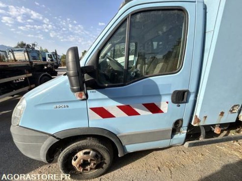 IVECO DAILY - 2011 - 158894KM - BN232WT - Kravas mikroautobuss: foto 4 IVECO DAILY - 2011 - 158894KM - BN232WT - Kravas mikroautobuss: foto 4
