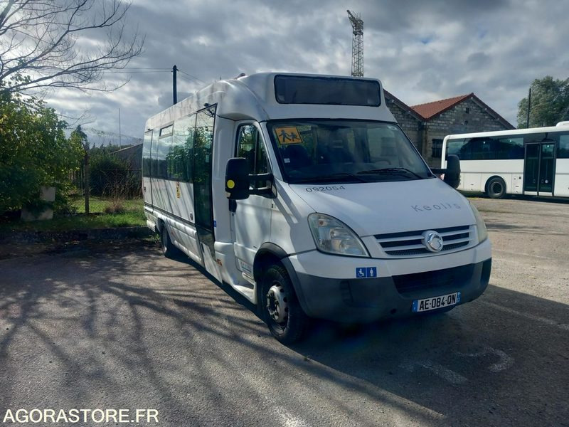 IVECO DAILY N°092054 - Mikroautobuss, Pasažieru furgons: foto 1 IVECO DAILY N°092054 - Mikroautobuss, Pasažieru furgons: foto 1
