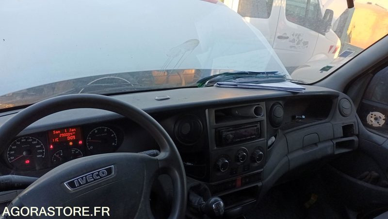 Iveco 35C13 - 2013 - 290004kms - CX-404-AK - Komercauto pašizgāzējs: foto 4 Iveco 35C13 - 2013 - 290004kms - CX-404-AK - Komercauto pašizgāzējs: foto 4