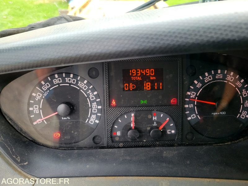 Komercauto pašizgāzējs Iveco 35c12: foto 7
