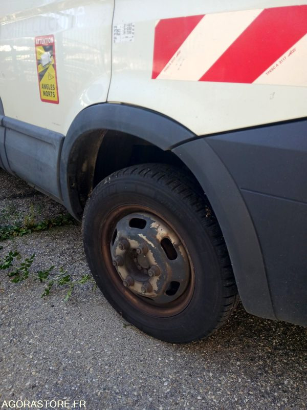 Iveco AB-141-NC - Ielu tīrīšanas mašīna: foto 4 Iveco AB-141-NC - Ielu tīrīšanas mašīna: foto 4