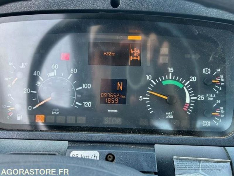 MERCEDES UNIMOG U300C VERSION COMMUNALE 2000 97652 KM - Kravas automašīna: foto 3 MERCEDES UNIMOG U300C VERSION COMMUNALE 2000 97652 KM - Kravas automašīna: foto 3