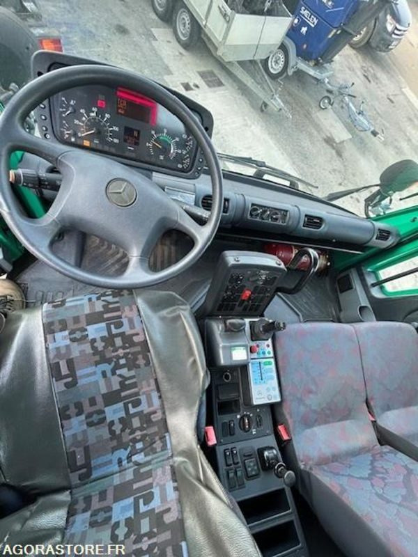MERCEDES UNIMOG U300C VERSION COMMUNALE 2000 97652 KM - Kravas automašīna: foto 4 MERCEDES UNIMOG U300C VERSION COMMUNALE 2000 97652 KM - Kravas automašīna: foto 4