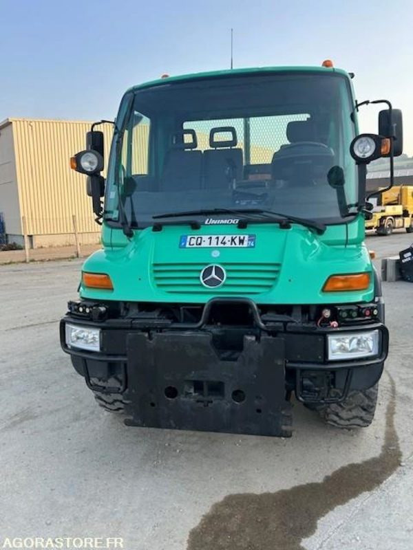 MERCEDES UNIMOG U300C VERSION COMMUNALE 2003 38210 KM + EPAREUSE CMV 450GP - Kravas automašīna: foto 5 MERCEDES UNIMOG U300C VERSION COMMUNALE 2003 38210 KM + EPAREUSE CMV 450GP - Kravas automašīna: foto 5