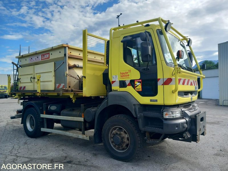 RENAULT KERAX 4X4 DXI 370 BENNE + Saleuse MECAGIL LEBON (KR0406 + SL0203) - Kravas automašīna: foto 1 RENAULT KERAX 4X4 DXI 370 BENNE + Saleuse MECAGIL LEBON (KR0406 + SL0203) - Kravas automašīna: foto 1