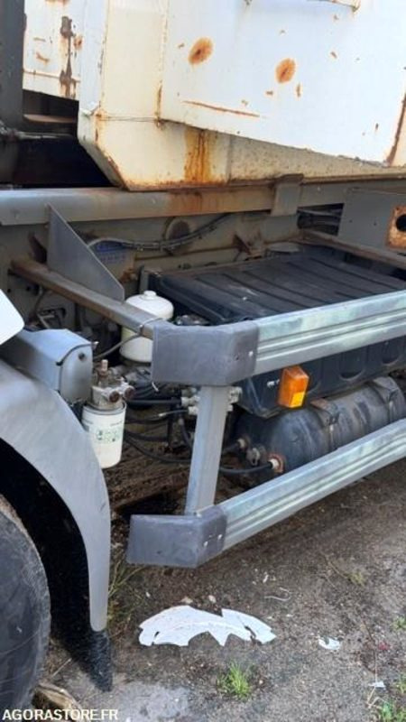 RENAULT MIDLUM BEN/AMO AVEC SALEUSE - Kravas automašīna: foto 4 RENAULT MIDLUM BEN/AMO AVEC SALEUSE - Kravas automašīna: foto 4