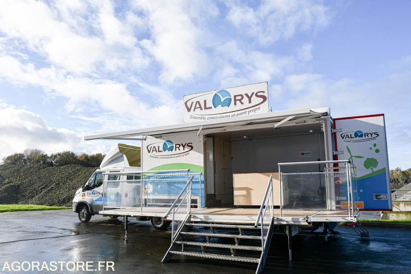 VEHICULE EVENEMENTIEL - CAMION PODIUM IVECO DAILY 6000 kms 2018 - Kravas automašīna: foto 3 VEHICULE EVENEMENTIEL - CAMION PODIUM IVECO DAILY 6000 kms 2018 - Kravas automašīna: foto 3