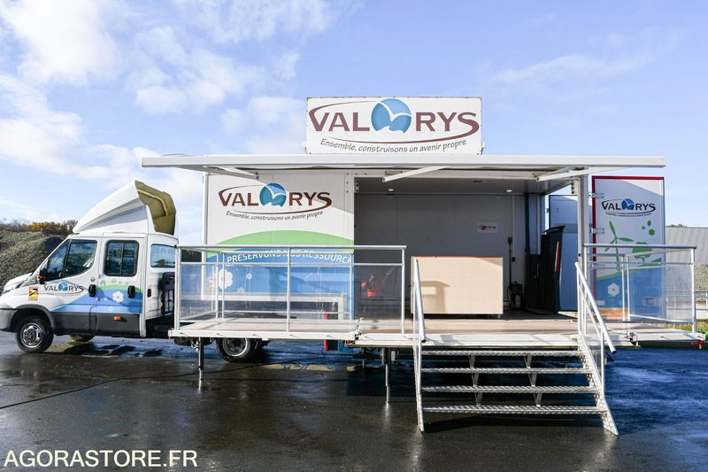 VEHICULE EVENEMENTIEL - CAMION PODIUM IVECO DAILY 6000 kms 2018 - Kravas automašīna: foto 1 VEHICULE EVENEMENTIEL - CAMION PODIUM IVECO DAILY 6000 kms 2018 - Kravas automašīna: foto 1