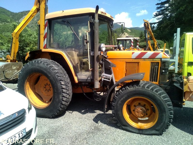 Tracteur John Deere 6220 4X4 - 2006 - 10558 heures avec épareuse NOREMAT Tonica - Lauksaimniecības tehnika: foto 3 Tracteur John Deere 6220 4X4 - 2006 - 10558 heures avec épareuse NOREMAT Tonica - Lauksaimniecības tehnika: foto 3