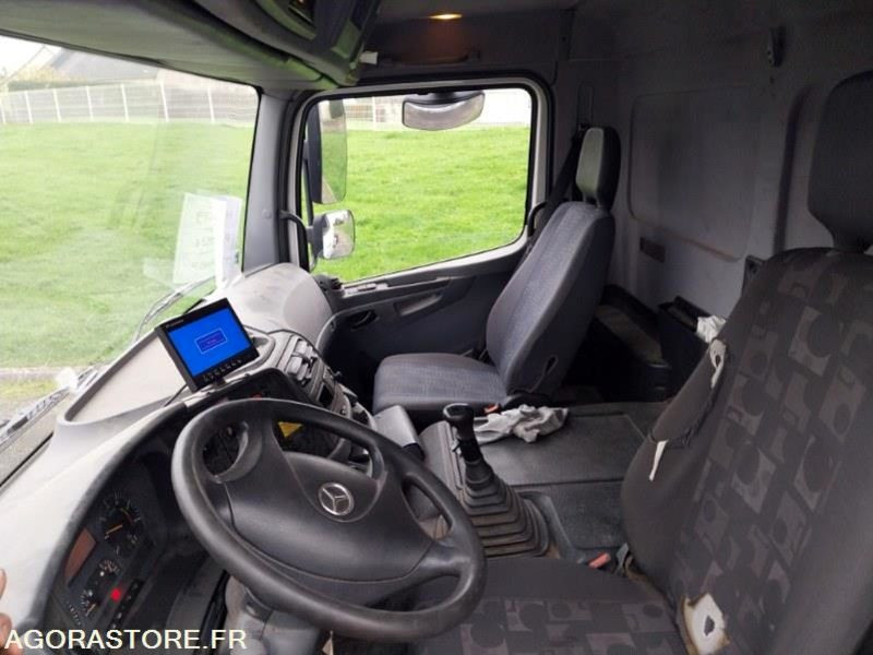 MERCEDES AXOR 1828N - 2002 / 578 610 KM - Šasija kravas automašīna: foto 4 MERCEDES AXOR 1828N - 2002 / 578 610 KM - Šasija kravas automašīna: foto 4