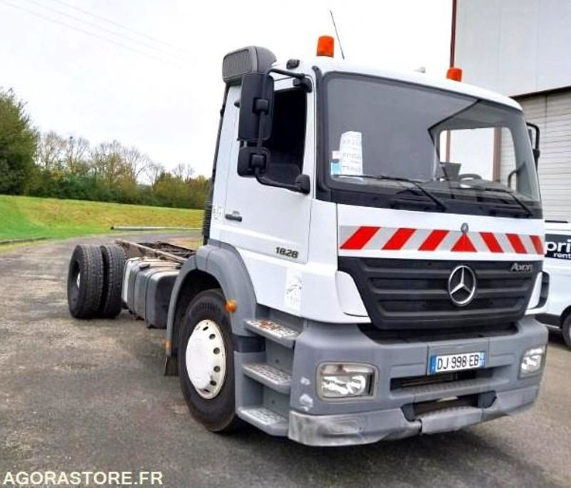 MERCEDES AXOR 1828N - 2002 / 578 610 KM - Šasija kravas automašīna: foto 2 MERCEDES AXOR 1828N - 2002 / 578 610 KM - Šasija kravas automašīna: foto 2