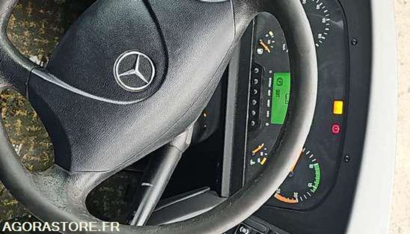 MERCEDES TOURISMO - BL273GX - 2011 - 1 039 589 KMS - Starppilsētu autobuss: foto 3 MERCEDES TOURISMO - BL273GX - 2011 - 1 039 589 KMS - Starppilsētu autobuss: foto 3