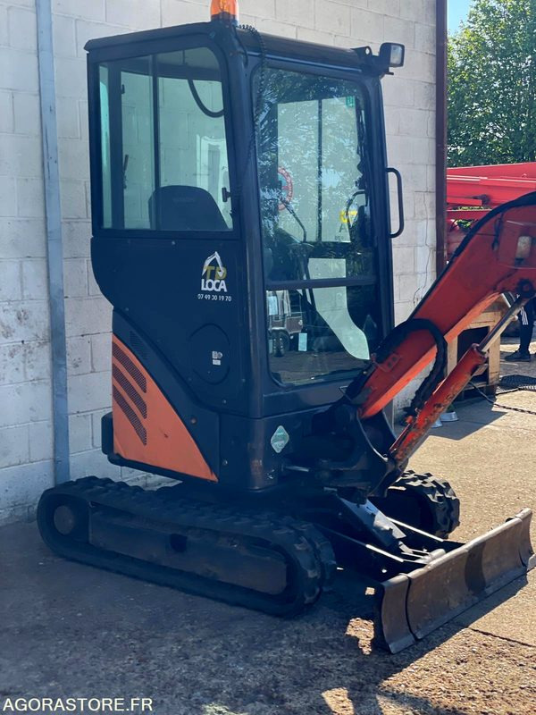 MINI-PELLE SUR CHENILLE CAOUTCHOUC HITACHI ZX17U-2 15CV 1.9T AVEC 3 GODETS - Ekskavators: foto 3 MINI-PELLE SUR CHENILLE CAOUTCHOUC HITACHI ZX17U-2 15CV 1.9T AVEC 3 GODETS - Ekskavators: foto 3