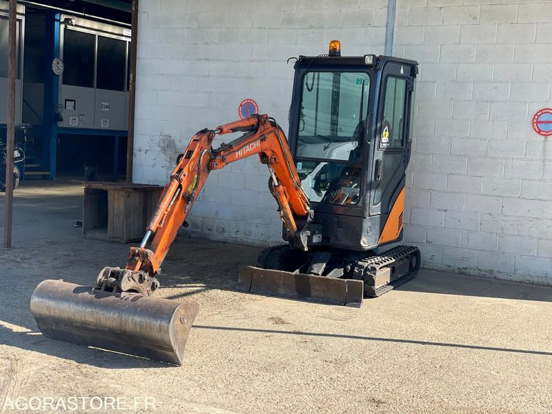 MINI-PELLE SUR CHENILLE CAOUTCHOUC HITACHI ZX17U-2 15CV 1.9T AVEC 3 GODETS - Ekskavators: foto 1 MINI-PELLE SUR CHENILLE CAOUTCHOUC HITACHI ZX17U-2 15CV 1.9T AVEC 3 GODETS - Ekskavators: foto 1