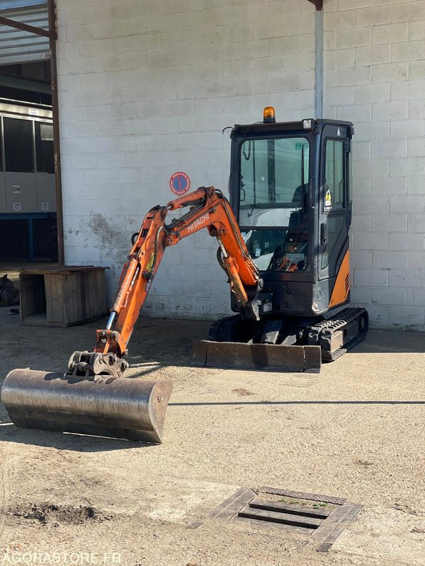 MINI-PELLE SUR CHENILLE CAOUTCHOUC HITACHI ZX17U-2 15CV 1.9T AVEC 3 GODETS - Ekskavators: foto 1 MINI-PELLE SUR CHENILLE CAOUTCHOUC HITACHI ZX17U-2 15CV 1.9T AVEC 3 GODETS - Ekskavators: foto 1