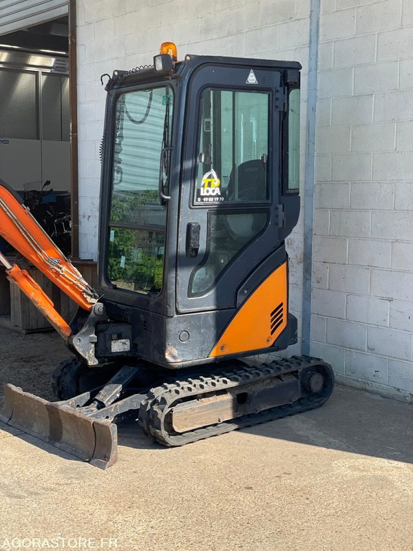MINI-PELLE SUR CHENILLE CAOUTCHOUC HITACHI ZX17U-2 15CV 1.9T AVEC 3 GODETS - Ekskavators: foto 5 MINI-PELLE SUR CHENILLE CAOUTCHOUC HITACHI ZX17U-2 15CV 1.9T AVEC 3 GODETS - Ekskavators: foto 5