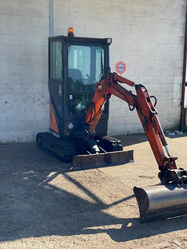 MINI-PELLE SUR CHENILLE CAOUTCHOUC HITACHI ZX17U-2 15CV 1.9T AVEC 3 GODETS - Ekskavators: foto 2 MINI-PELLE SUR CHENILLE CAOUTCHOUC HITACHI ZX17U-2 15CV 1.9T AVEC 3 GODETS - Ekskavators: foto 2