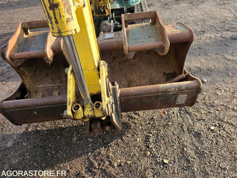 MINI-PELLE YANMAR VIO 10 - 2004 - 1952 HEURES - Mini-ekskavators: foto 4 MINI-PELLE YANMAR VIO 10 - 2004 - 1952 HEURES - Mini-ekskavators: foto 4