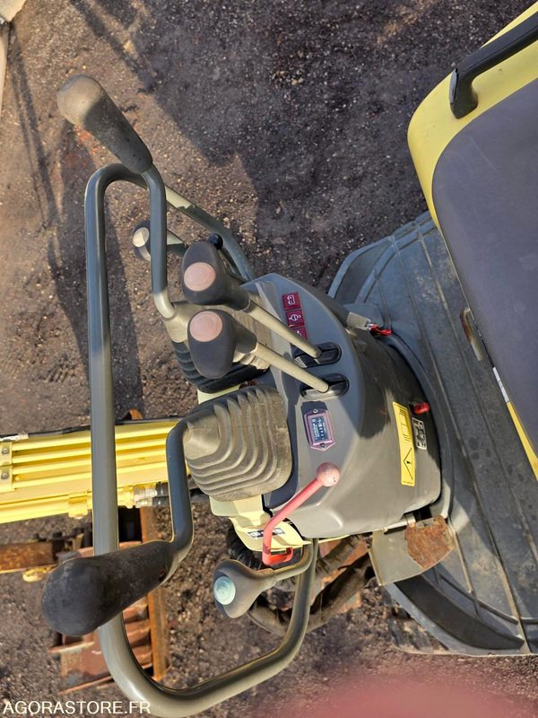 MINI-PELLE YANMAR VIO 10 - 2004 - 1952 HEURES - Mini-ekskavators: foto 5 MINI-PELLE YANMAR VIO 10 - 2004 - 1952 HEURES - Mini-ekskavators: foto 5