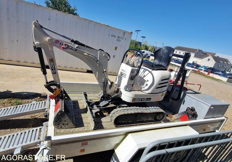 Mini Pelle 1T JCB 8010CTS + Remorque - 2023 / (NEUVE) 19 HEURES (EMF201) - Mini-ekskavators: foto 1 Mini Pelle 1T JCB 8010CTS + Remorque - 2023 / (NEUVE) 19 HEURES (EMF201) - Mini-ekskavators: foto 1