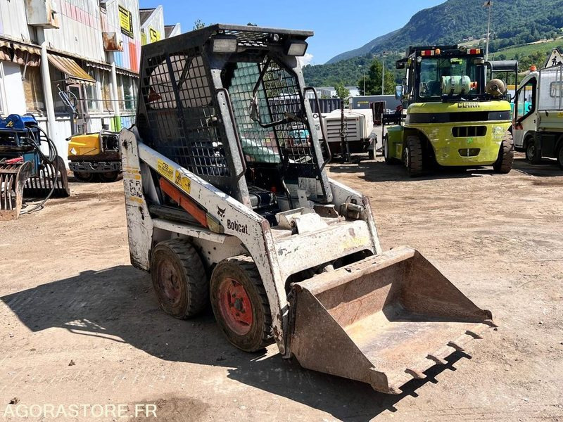 Mini-chargeuse Bobcat 463 - 2001 - 3055 heures - Iekrāvējs: foto 5 Mini-chargeuse Bobcat 463 - 2001 - 3055 heures - Iekrāvējs: foto 5