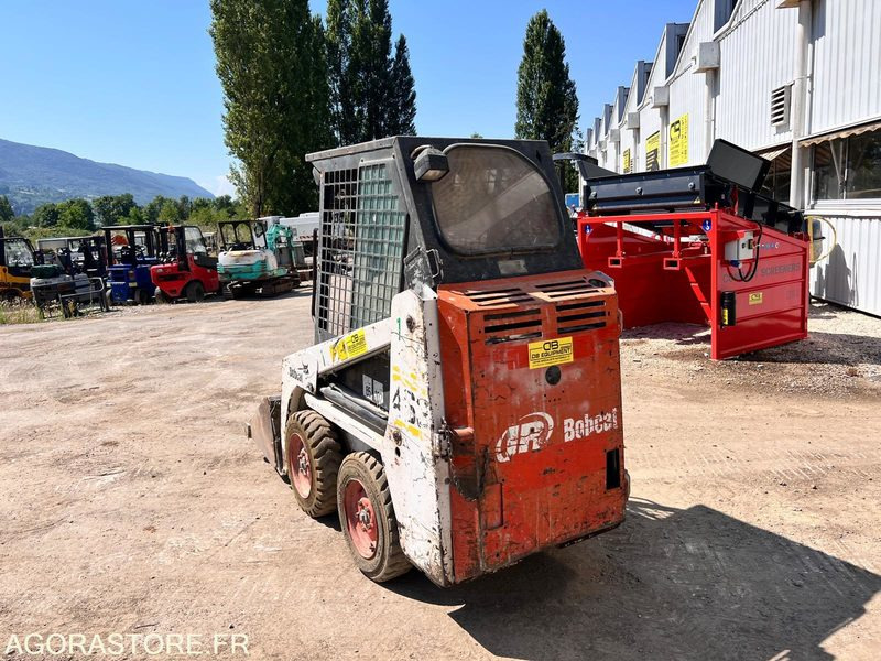 Mini-chargeuse Bobcat 463 - 2001 - 3055 heures - Iekrāvējs: foto 3 Mini-chargeuse Bobcat 463 - 2001 - 3055 heures - Iekrāvējs: foto 3