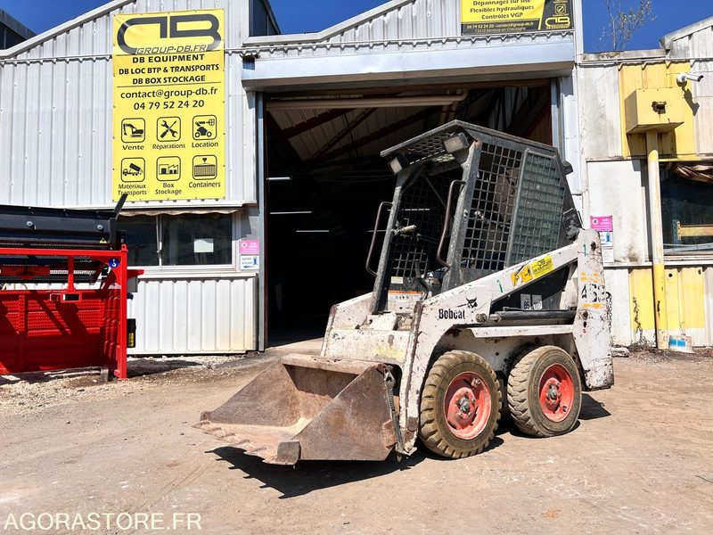 Mini-chargeuse Bobcat 463 - 2001 - 3055 heures - Iekrāvējs: foto 1 Mini-chargeuse Bobcat 463 - 2001 - 3055 heures - Iekrāvējs: foto 1