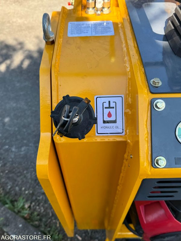 Mini chargeuse porte outils à chenilles moteur Honda 22CV. - Kāpurķēžu kompaktiekrāvējs: foto 5 Mini chargeuse porte outils à chenilles moteur Honda 22CV. - Kāpurķēžu kompaktiekrāvējs: foto 5
