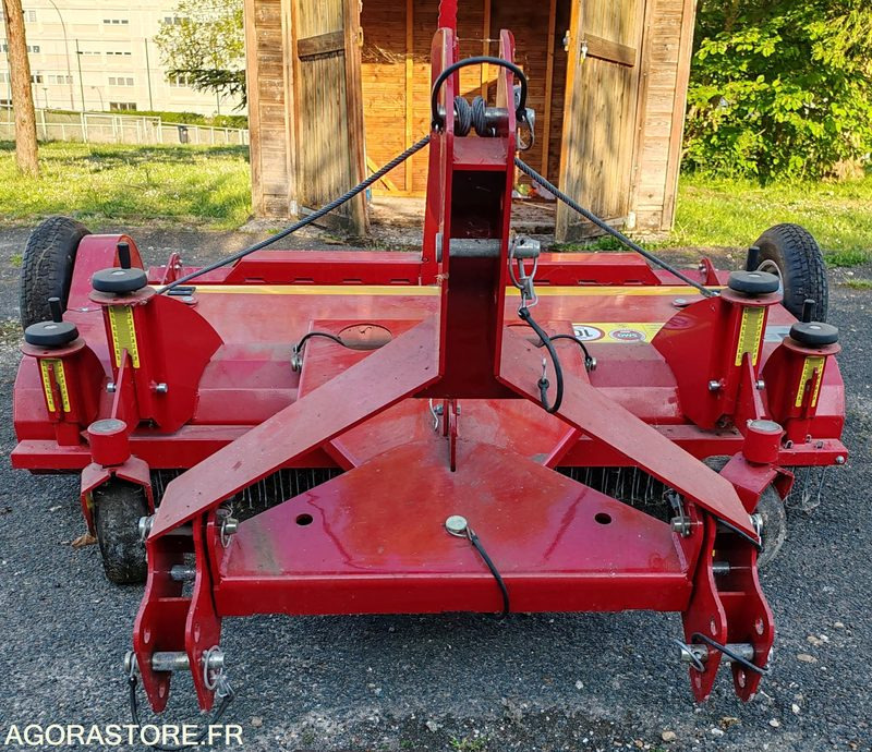 Nettoyeur de terrain de gazon synthétique - Dārza tehnika: foto 3 Nettoyeur de terrain de gazon synthétique - Dārza tehnika: foto 3