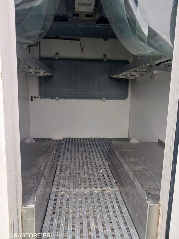 OPEL VIVARO FRIGORIFIQUE - 2017 - 159600KM - Komercauto refrižerators: foto 4 OPEL VIVARO FRIGORIFIQUE - 2017 - 159600KM - Komercauto refrižerators: foto 4