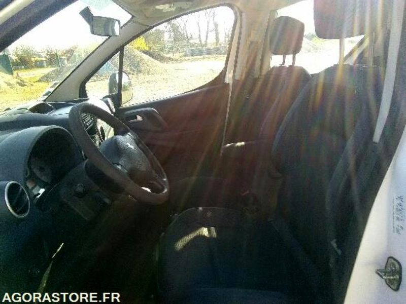 PARTNER TEPEE II 1,6 Hdi 110 FAP LOISIRS - 208698km - 2010 - Vieglā automašīna: foto 3 PARTNER TEPEE II 1,6 Hdi 110 FAP LOISIRS - 208698km - 2010 - Vieglā automašīna: foto 3