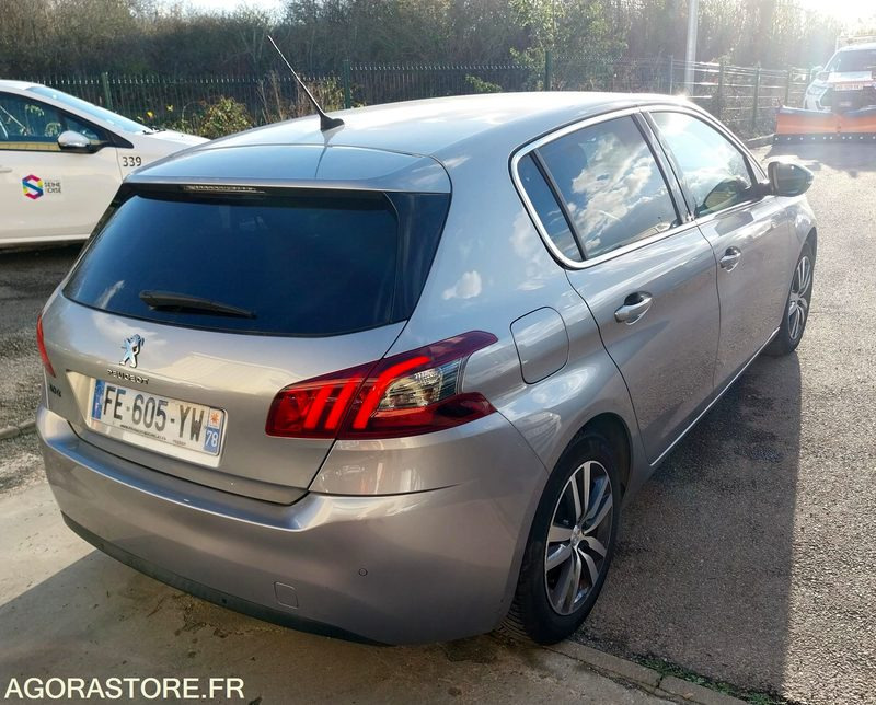 PEUGEOT 308 phase II - 110ch - 2019 - 172160km - ESSENCE - Vieglā automašīna: foto 5 PEUGEOT 308 phase II - 110ch - 2019 - 172160km - ESSENCE - Vieglā automašīna: foto 5