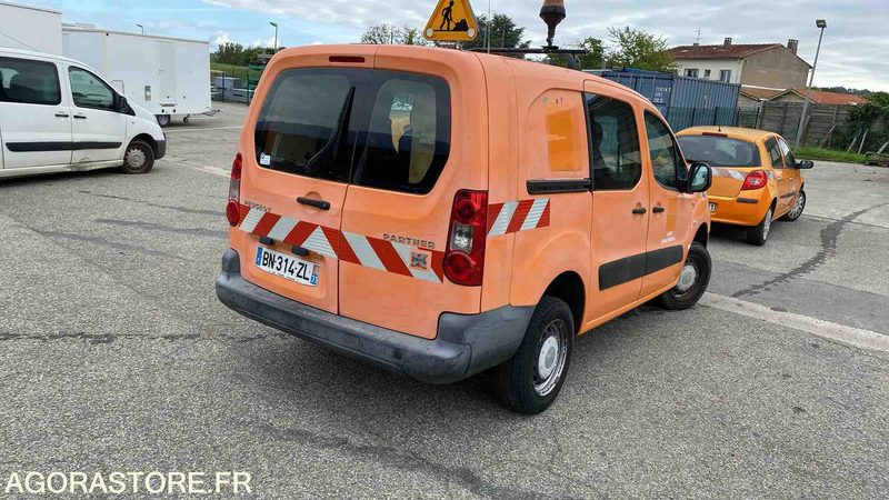 PEUGEOT PARTNER 4X4 DANGEL - 182618 KM - Mazs furgons: foto 4 PEUGEOT PARTNER 4X4 DANGEL - 182618 KM - Mazs furgons: foto 4
