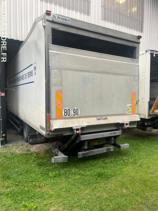 POID LOURD  RENAULT MIDLUM - Kravas automašīna refrižerators: foto 2 POID LOURD  RENAULT MIDLUM - Kravas automašīna refrižerators: foto 2