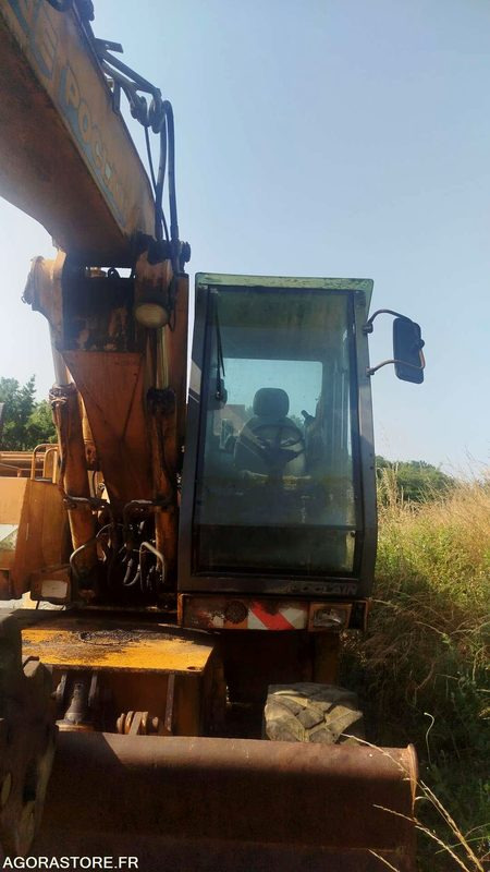 Pelle CASE 688 - 21595heures - Ekskavators-iekrāvējs: foto 1 Pelle CASE 688 - 21595heures - Ekskavators-iekrāvējs: foto 1