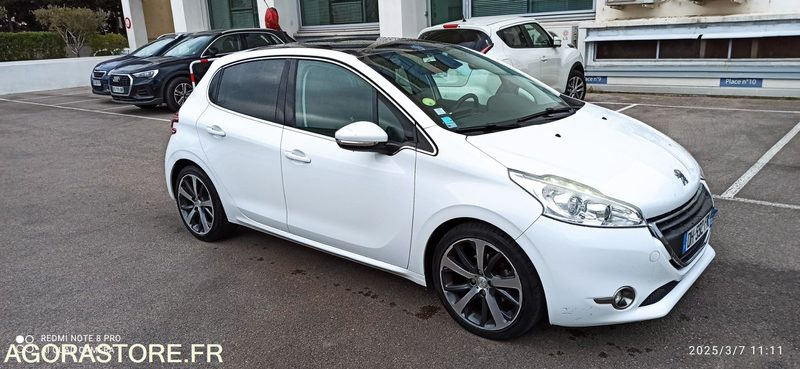 Peugeot 208 1.6 hdi 90 féline bvm5 - Vieglā automašīna: foto 1 Peugeot 208 1.6 hdi 90 féline bvm5 - Vieglā automašīna: foto 1