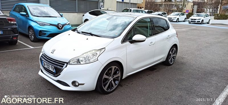 Peugeot 208 1.6 hdi 90 féline bvm5 - Vieglā automašīna: foto 2 Peugeot 208 1.6 hdi 90 féline bvm5 - Vieglā automašīna: foto 2