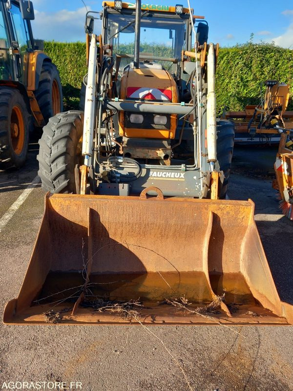 RENAULT CERES 335 AVEC CHARGEUR FAUCHEUX F2 (E2453-E3482) - Traktors: foto 1 RENAULT CERES 335 AVEC CHARGEUR FAUCHEUX F2 (E2453-E3482) - Traktors: foto 1