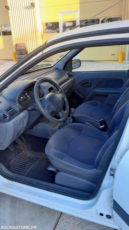 RENAULT CLIO 1.2 ESSENCE RTE - Vieglā automašīna: foto 5 RENAULT CLIO 1.2 ESSENCE RTE - Vieglā automašīna: foto 5