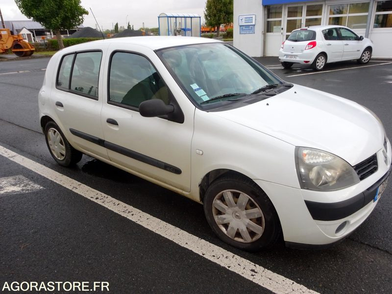 RENAULT CLIO - 2005 - 169150KM - Vieglā automašīna: foto 4 RENAULT CLIO - 2005 - 169150KM - Vieglā automašīna: foto 4
