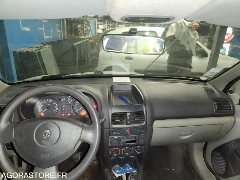 RENAULT CLIO - Vieglā automašīna: foto 3 RENAULT CLIO - Vieglā automašīna: foto 3