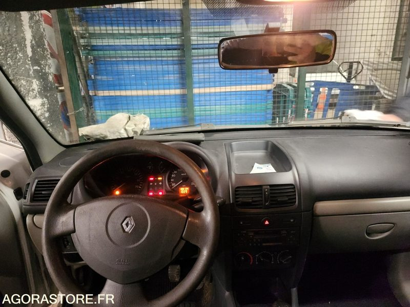 RENAULT CLIO - Vieglā automašīna: foto 1 RENAULT CLIO - Vieglā automašīna: foto 1